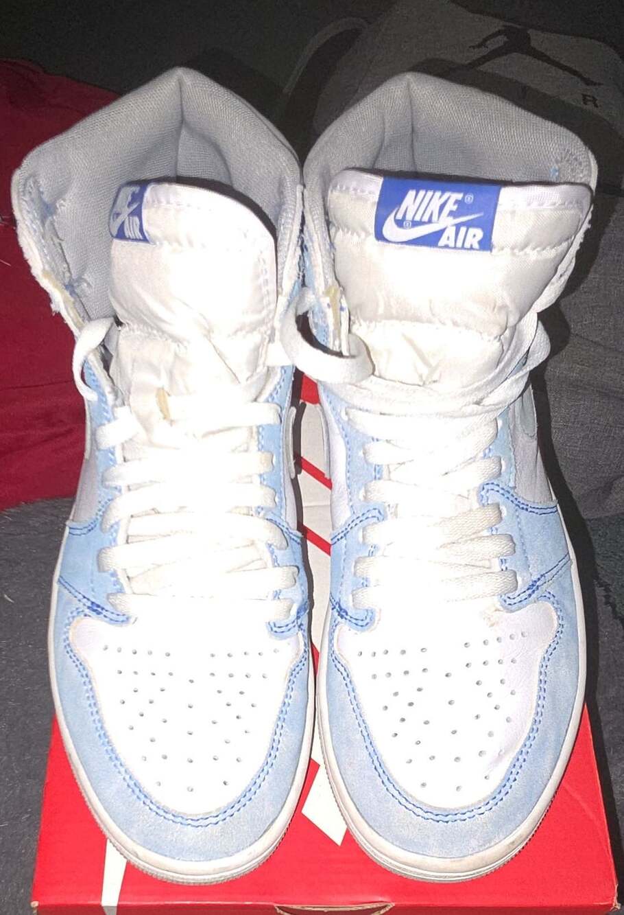 Air Jordan 1 Retro High OG Hyper Royal